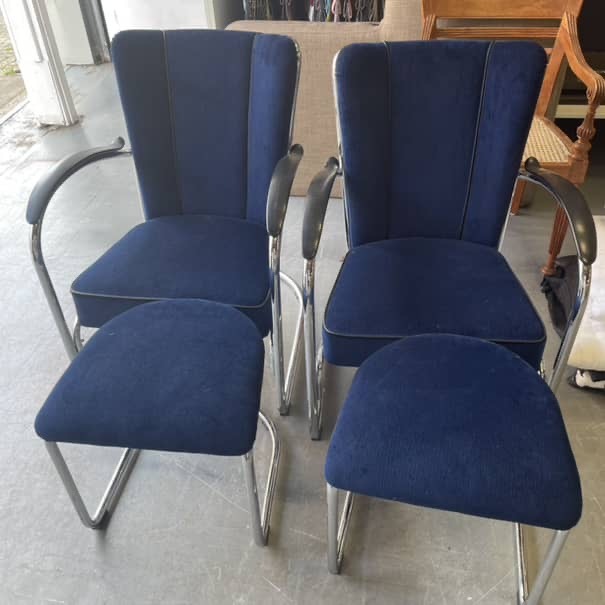 Stoffering 2x Gispen fauteuil + hocker Gispen laten stofferen