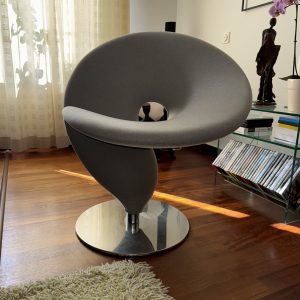 Herstoffering design stoel