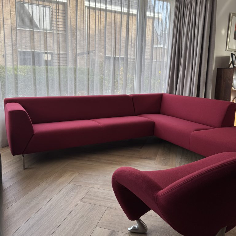 Herstoffering Rolf Benz hoekbank en fauteuil Herstoffering Rolf Benz hoekbank en fauteuil