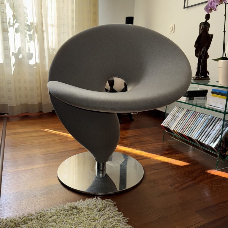 Herstoffering design stoel