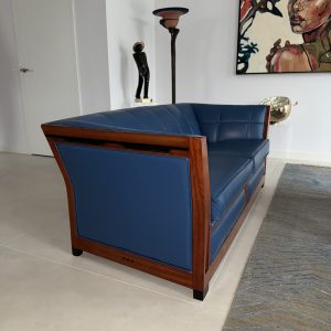 Herstoffering art-deco bank met leer