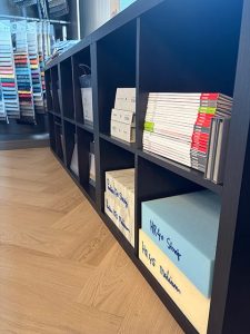 Stoffen stalen Showroom Meubelstoffeerderij Albert Jan